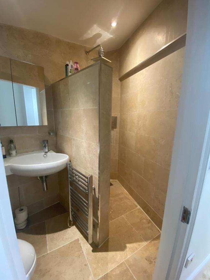 Lovely Entire 1 Bedroom Flat With Patio In Chiswick Superb Location Apartament *