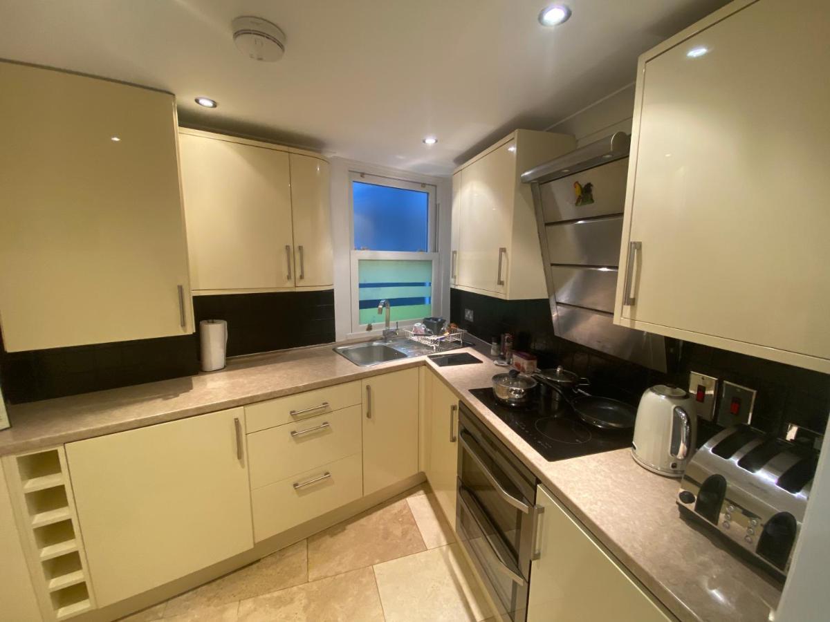 Lovely Entire 1 Bedroom Flat With Patio In Chiswick Superb Location Apartament *